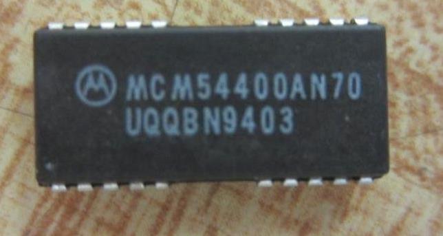 MCM54400AN70