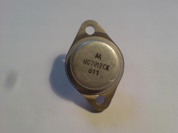 REGULATOR TO-3 12V 1.5A 2P T/H
